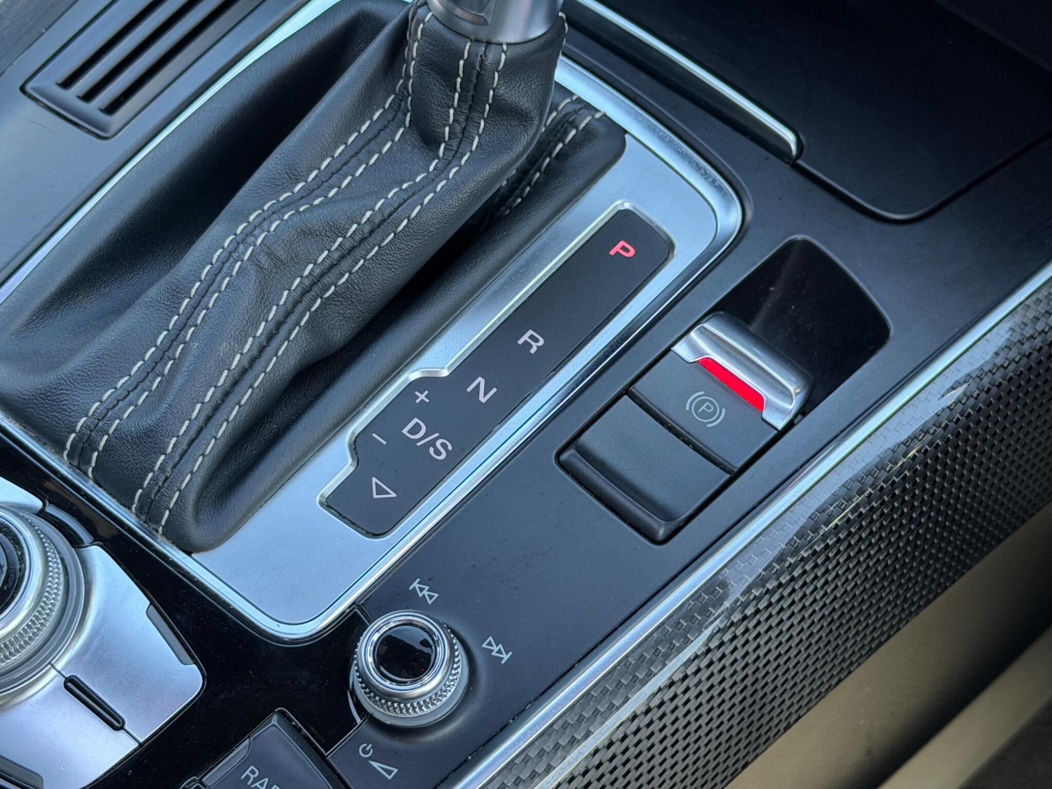 Audi SQ5 view 45