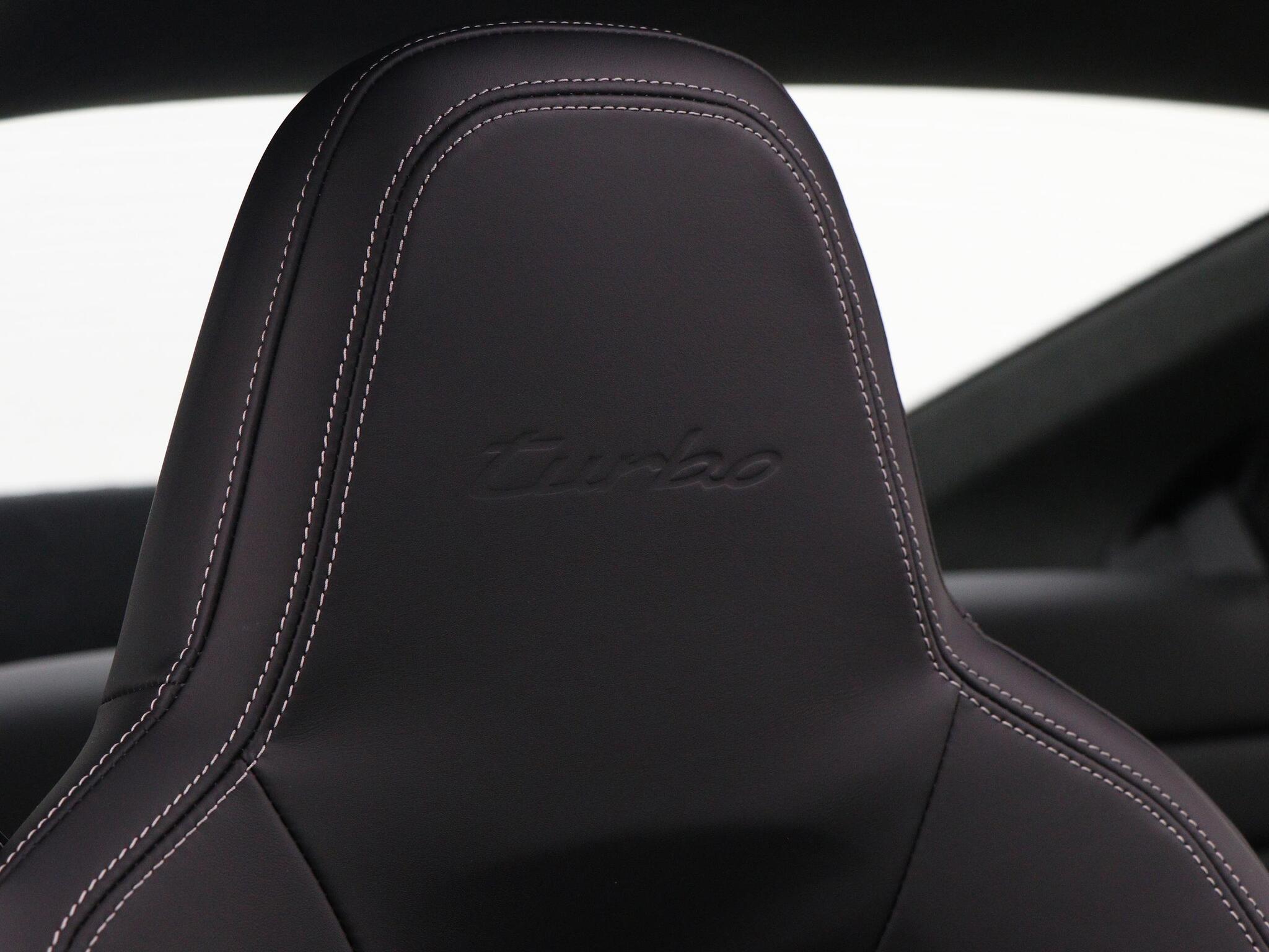 Porsche 911 view 31