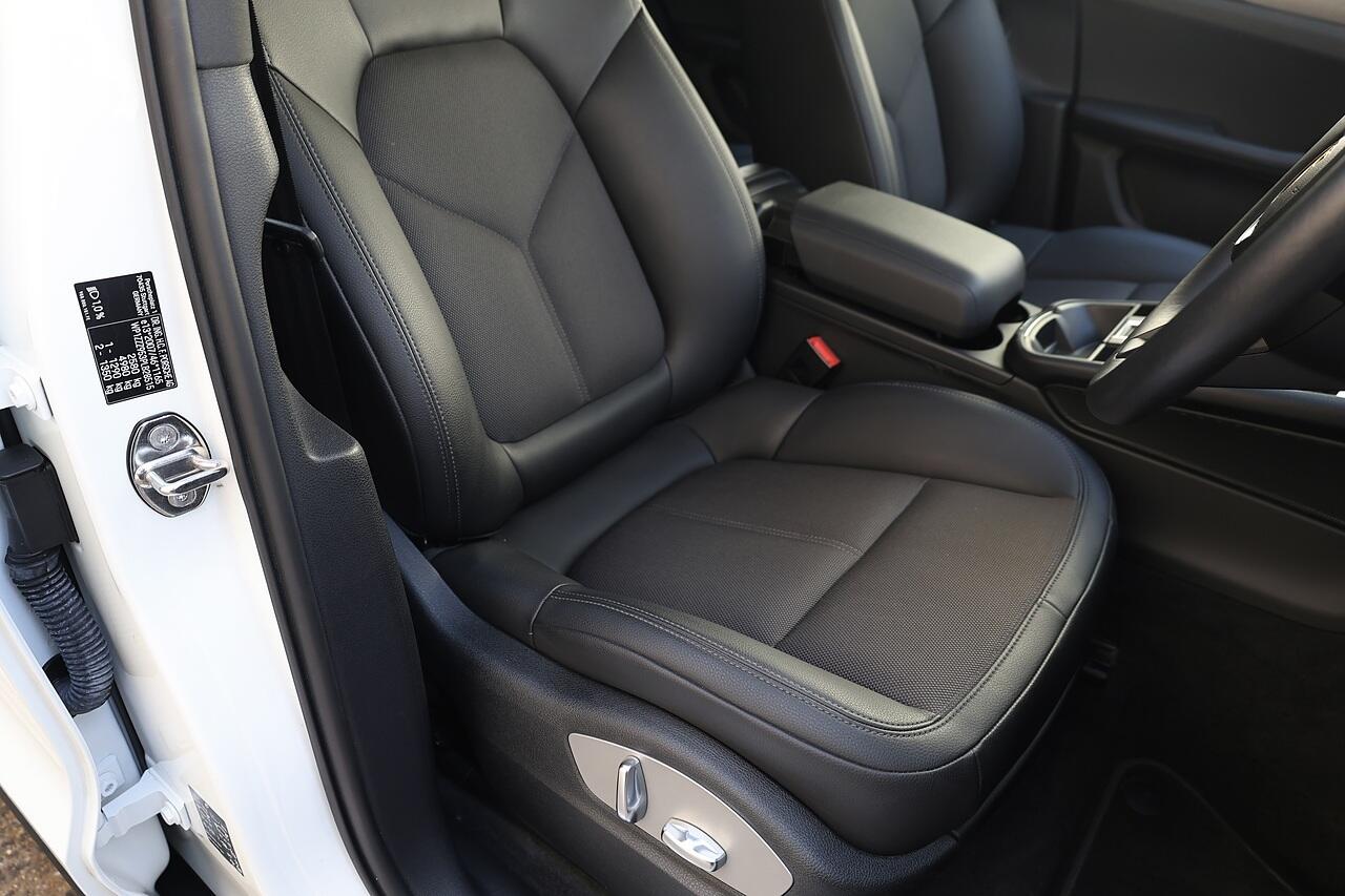 Porsche Macan view 12
