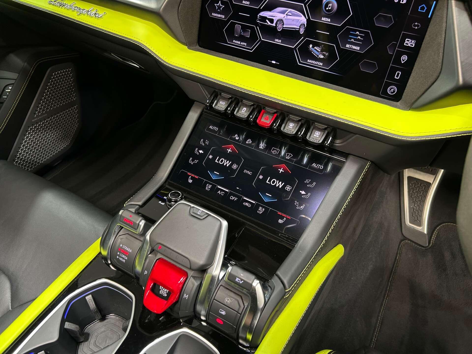 Lamborghini Urus view 34