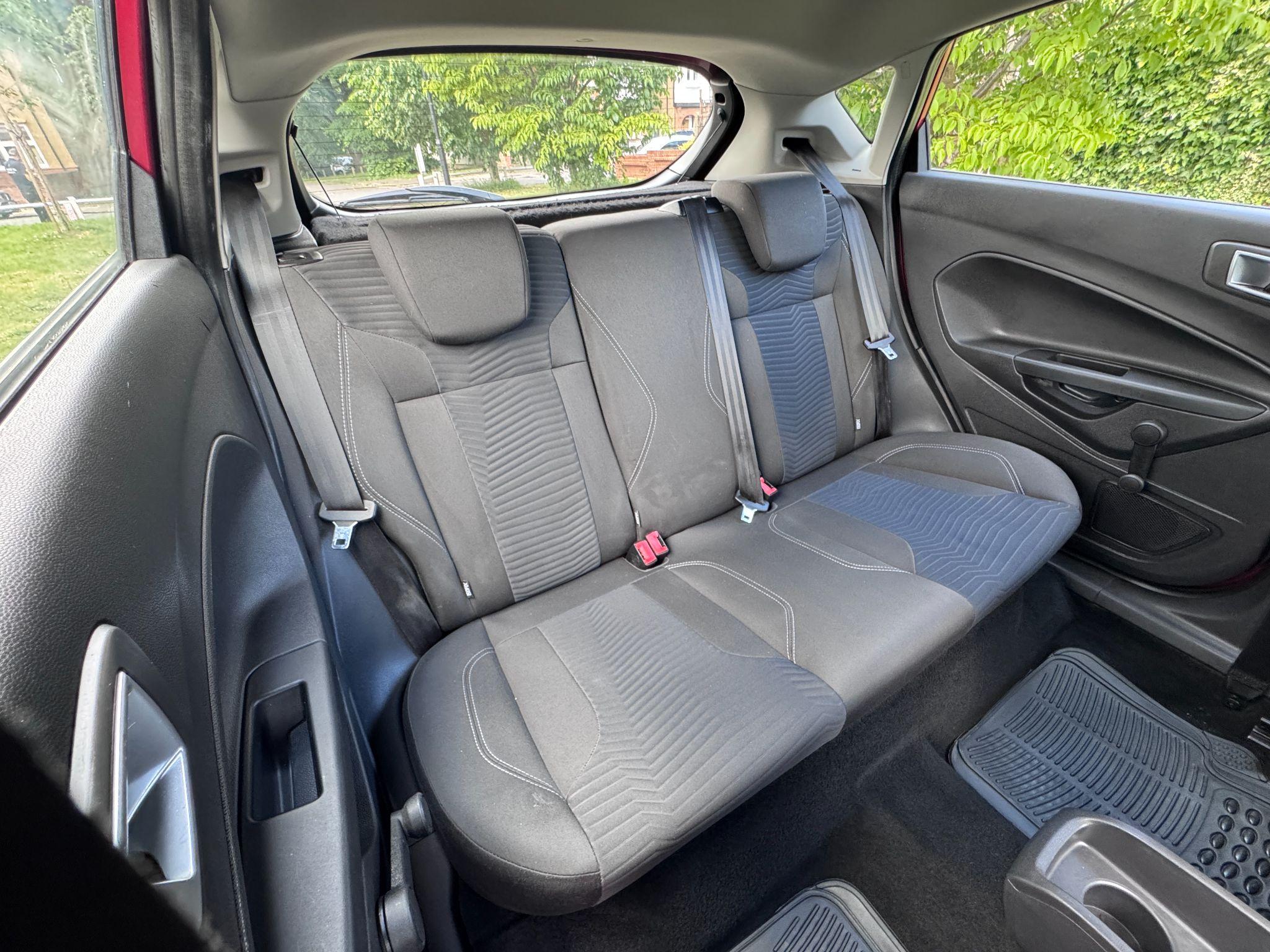 2016 Ford Fiesta image 24