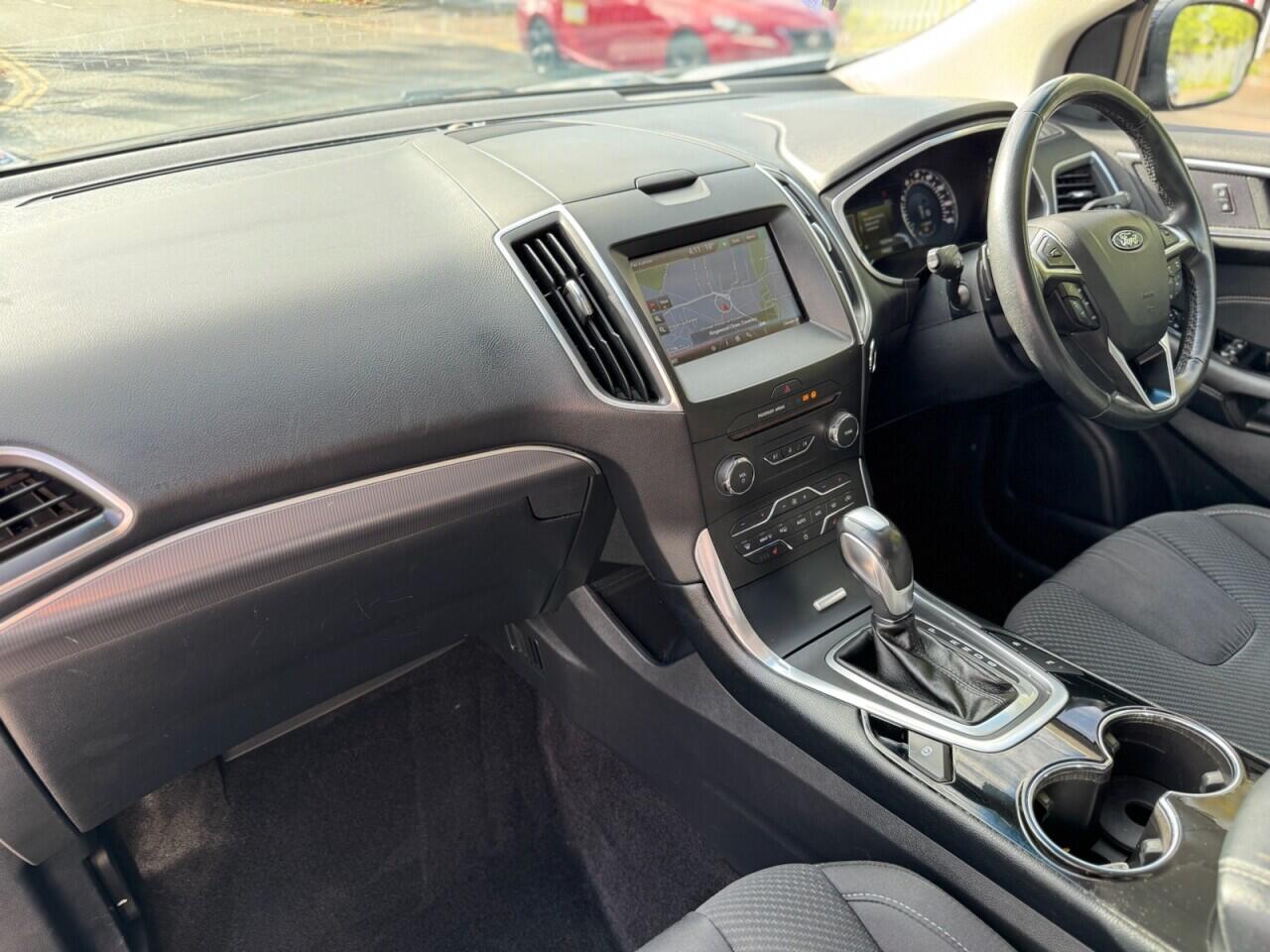 Ford Edge view 24