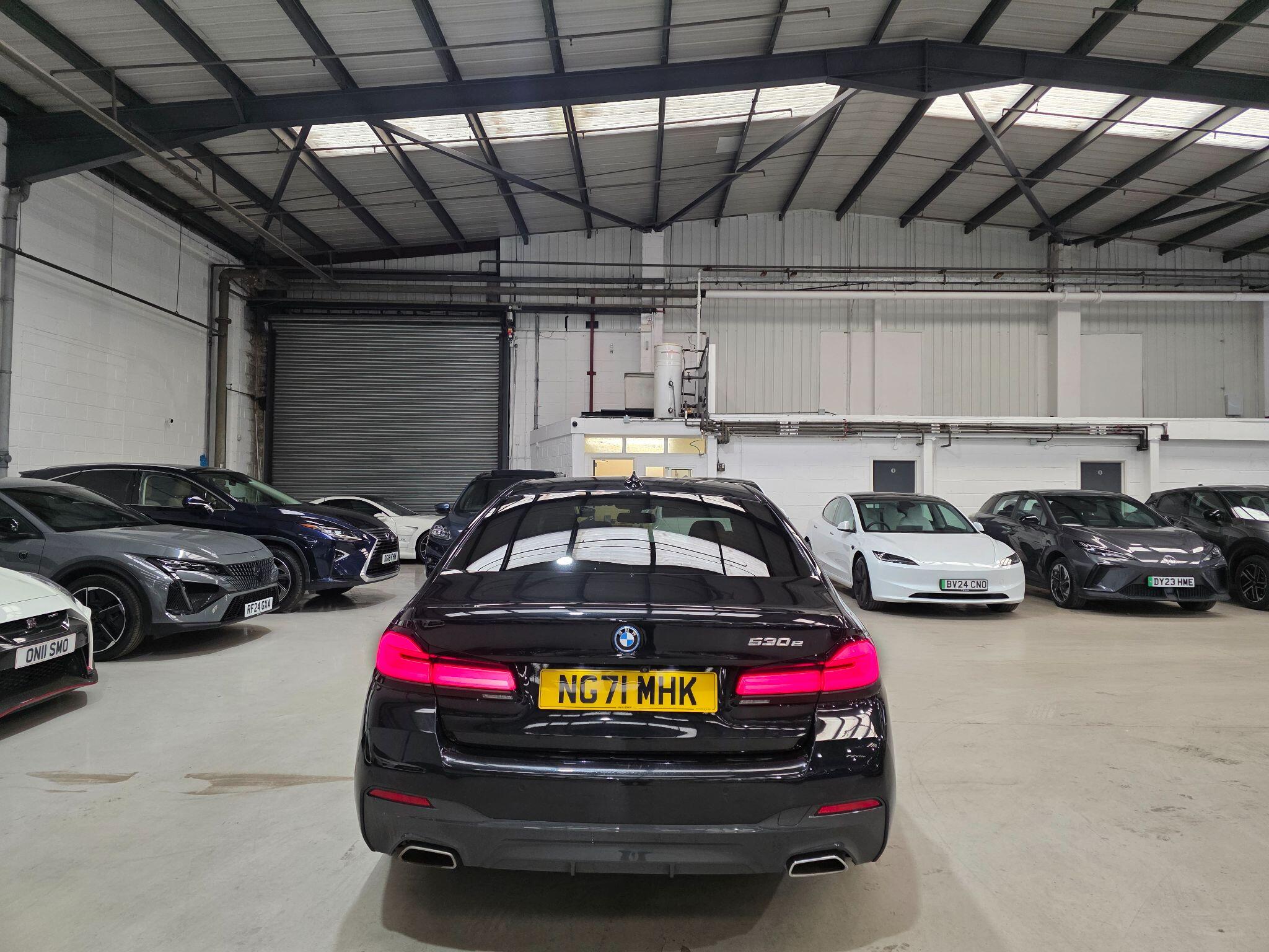 BMW 5 Series view 4