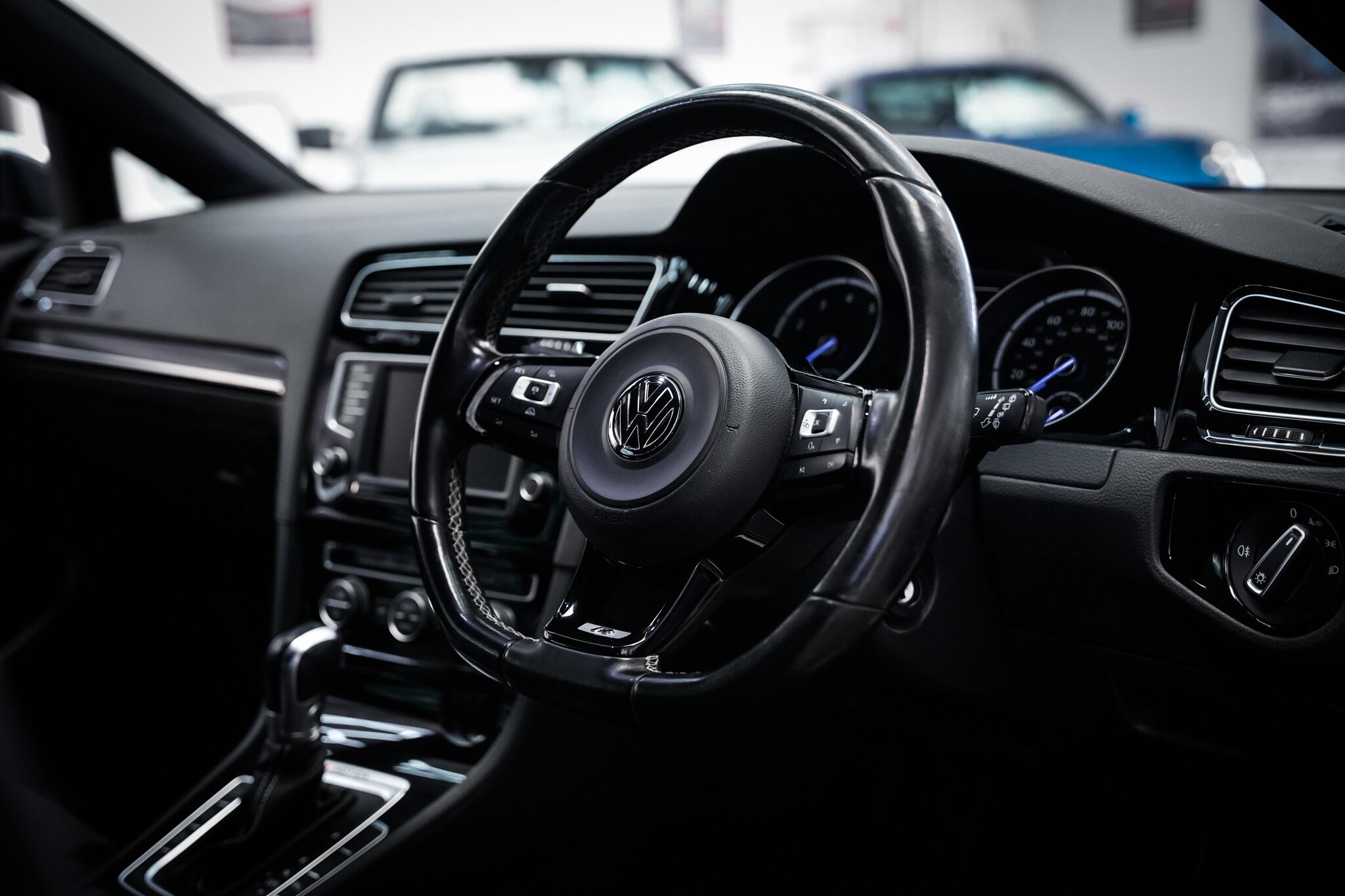 Volkswagen Golf view 18