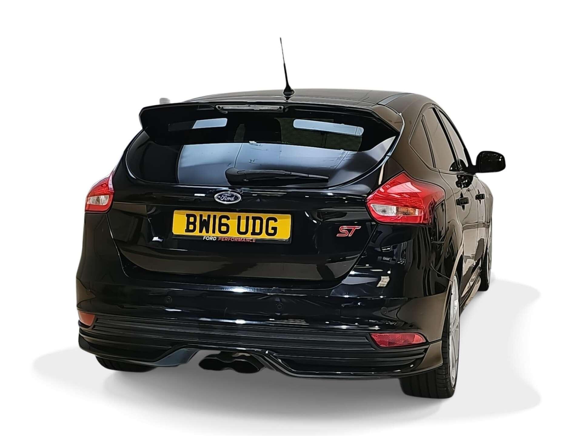 Ford Focus view 3
