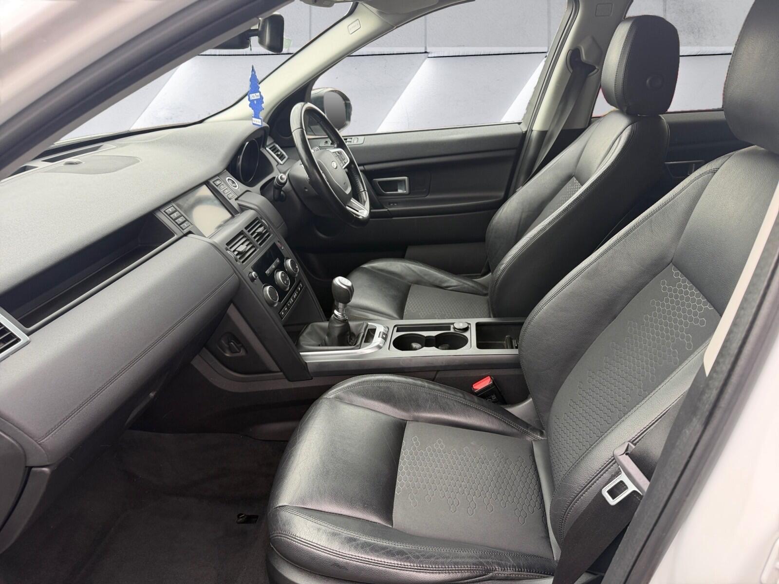 Land Rover Discovery Sport view 14