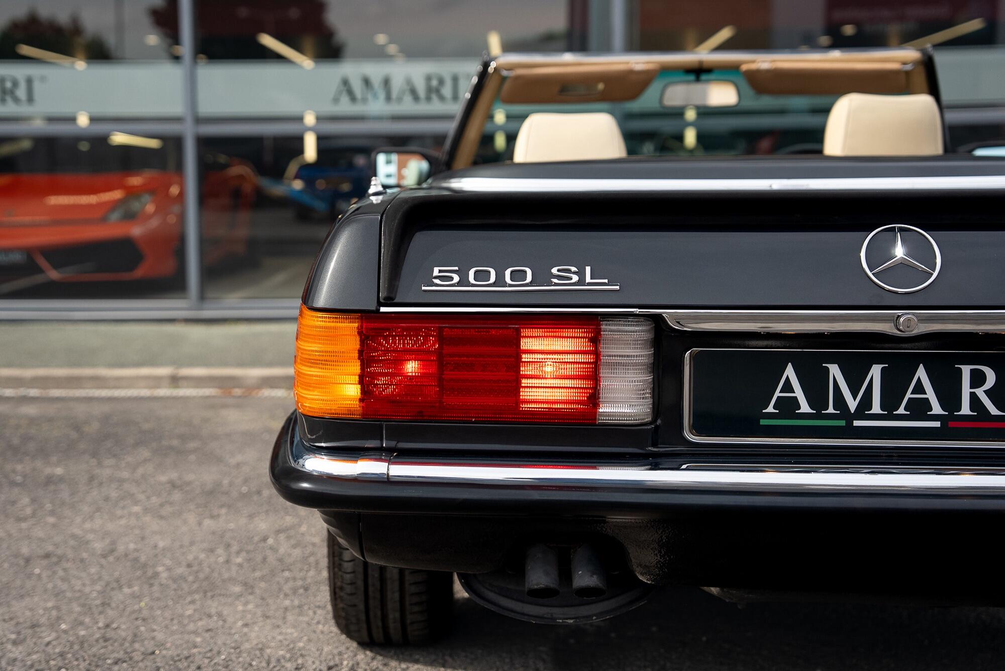 Mercedes-Benz 500 SL view 12