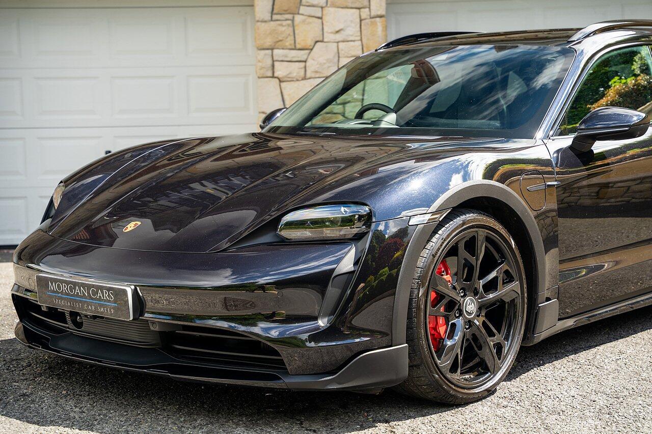 Porsche Taycan view 31