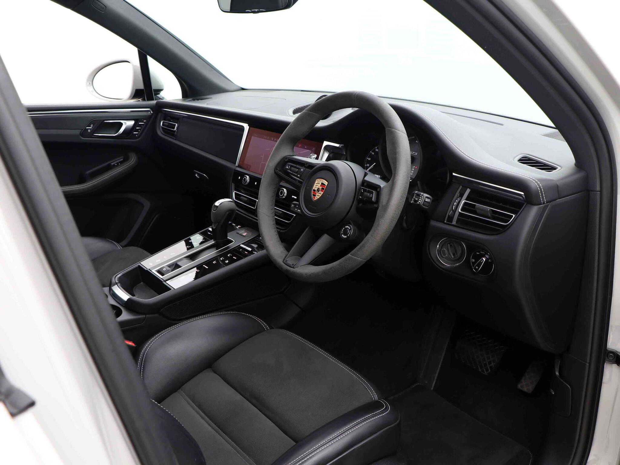 Porsche Macan view 44
