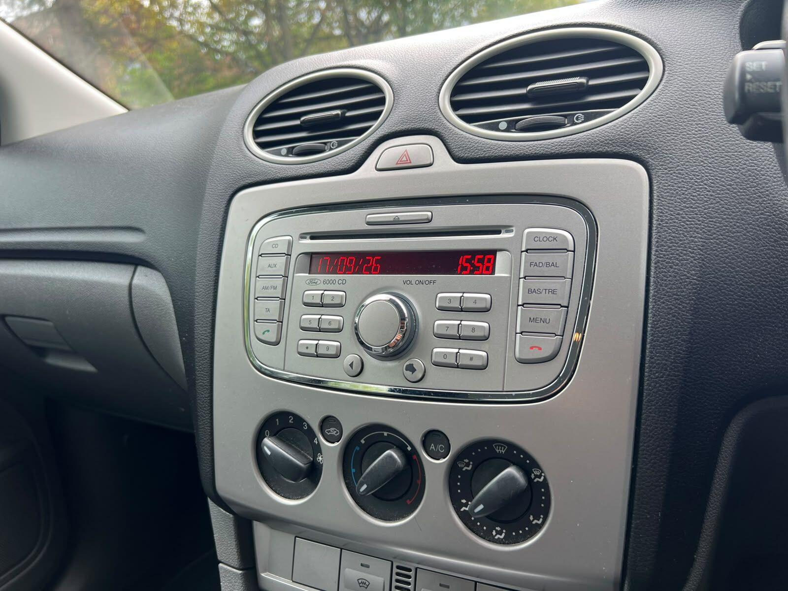 Ford Focus view 25