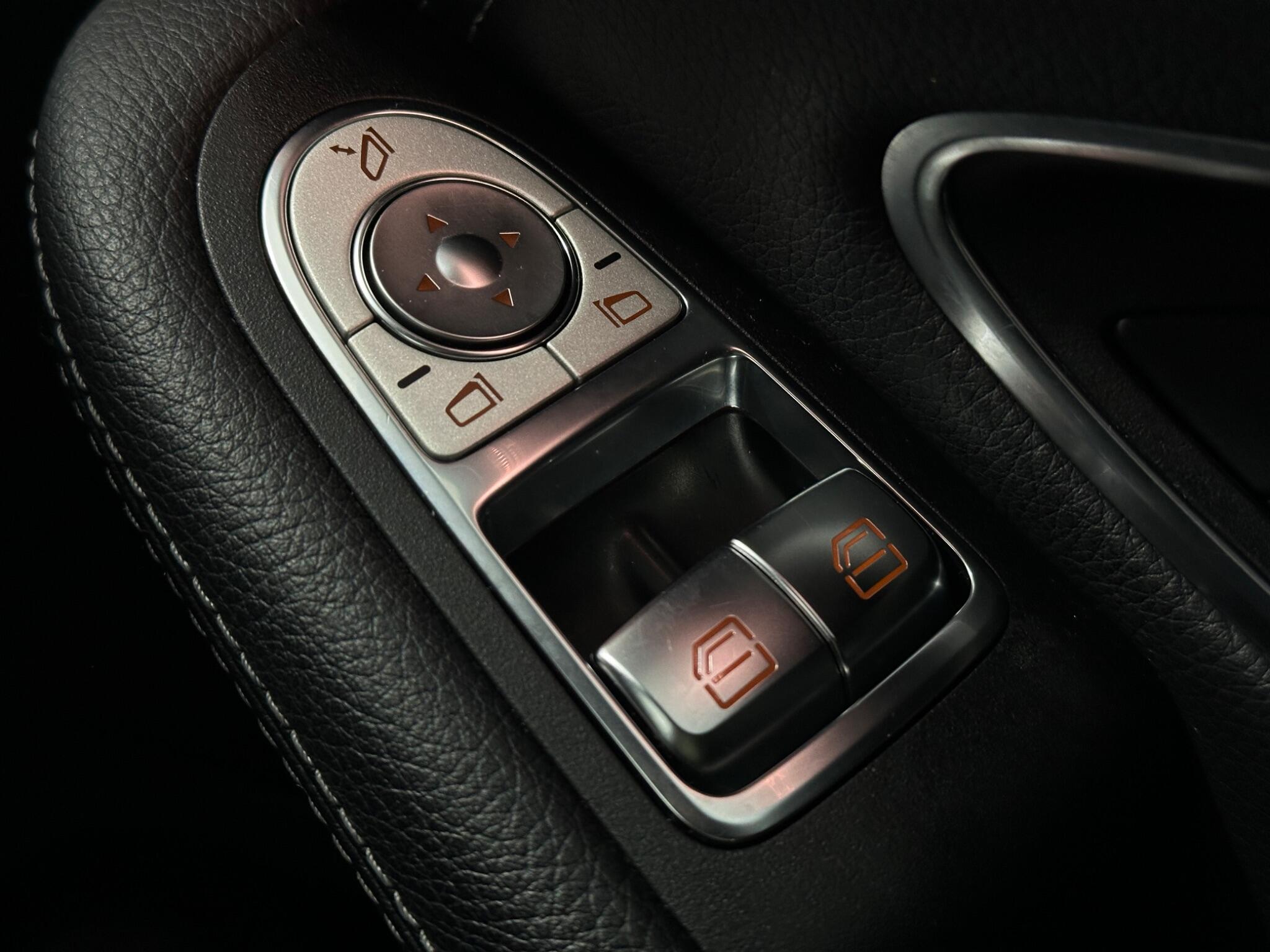 Mercedes-Benz C-Class view 19