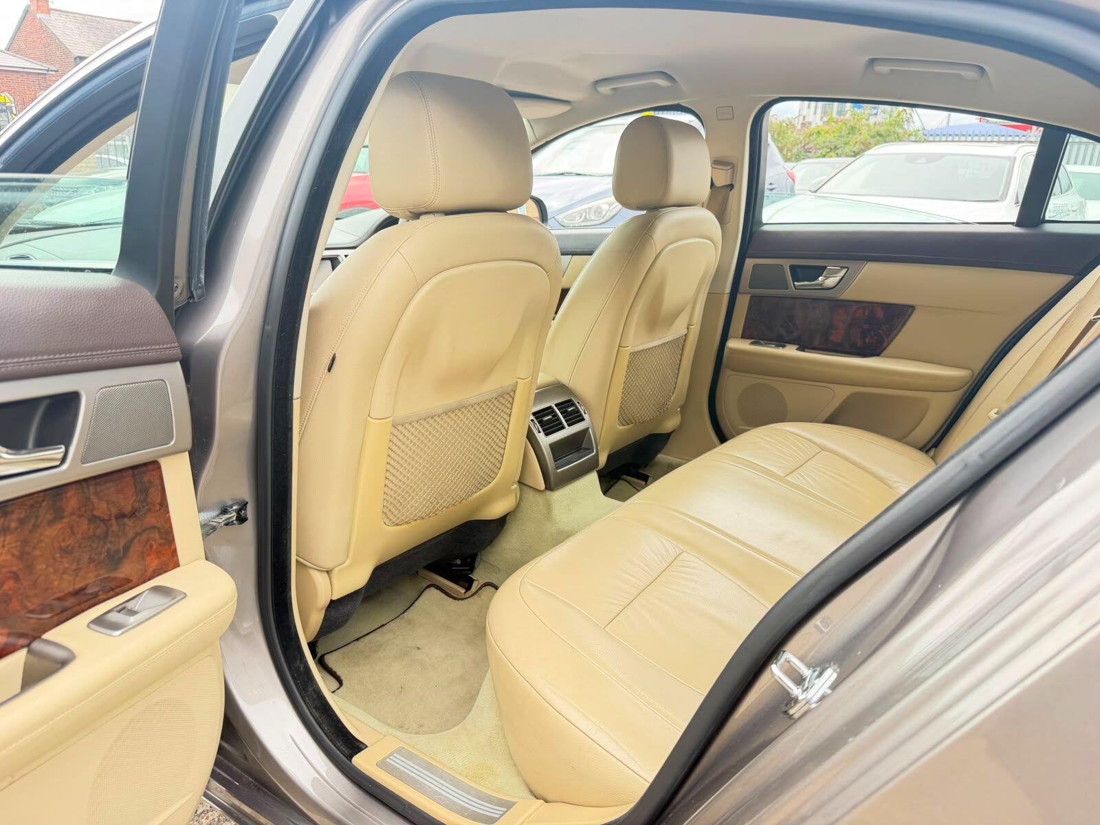 Jaguar XF view 14