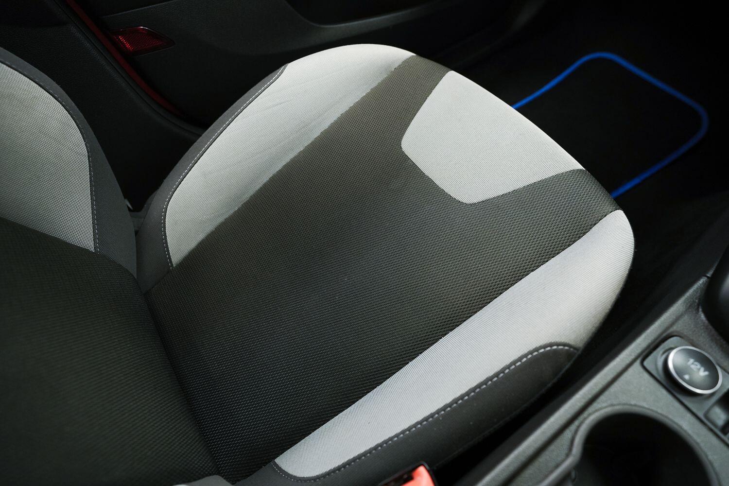 Ford Focus view 23