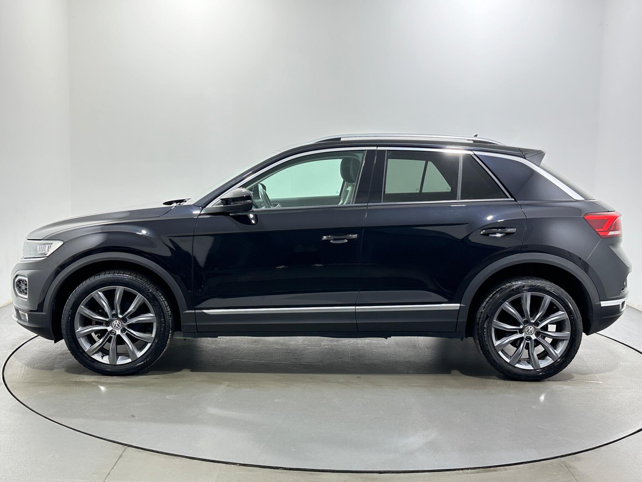 Volkswagen T-Roc view 5