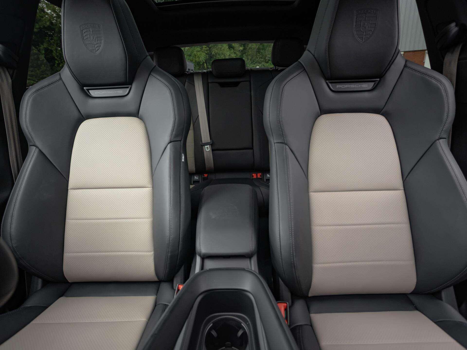 Porsche Macan view 17