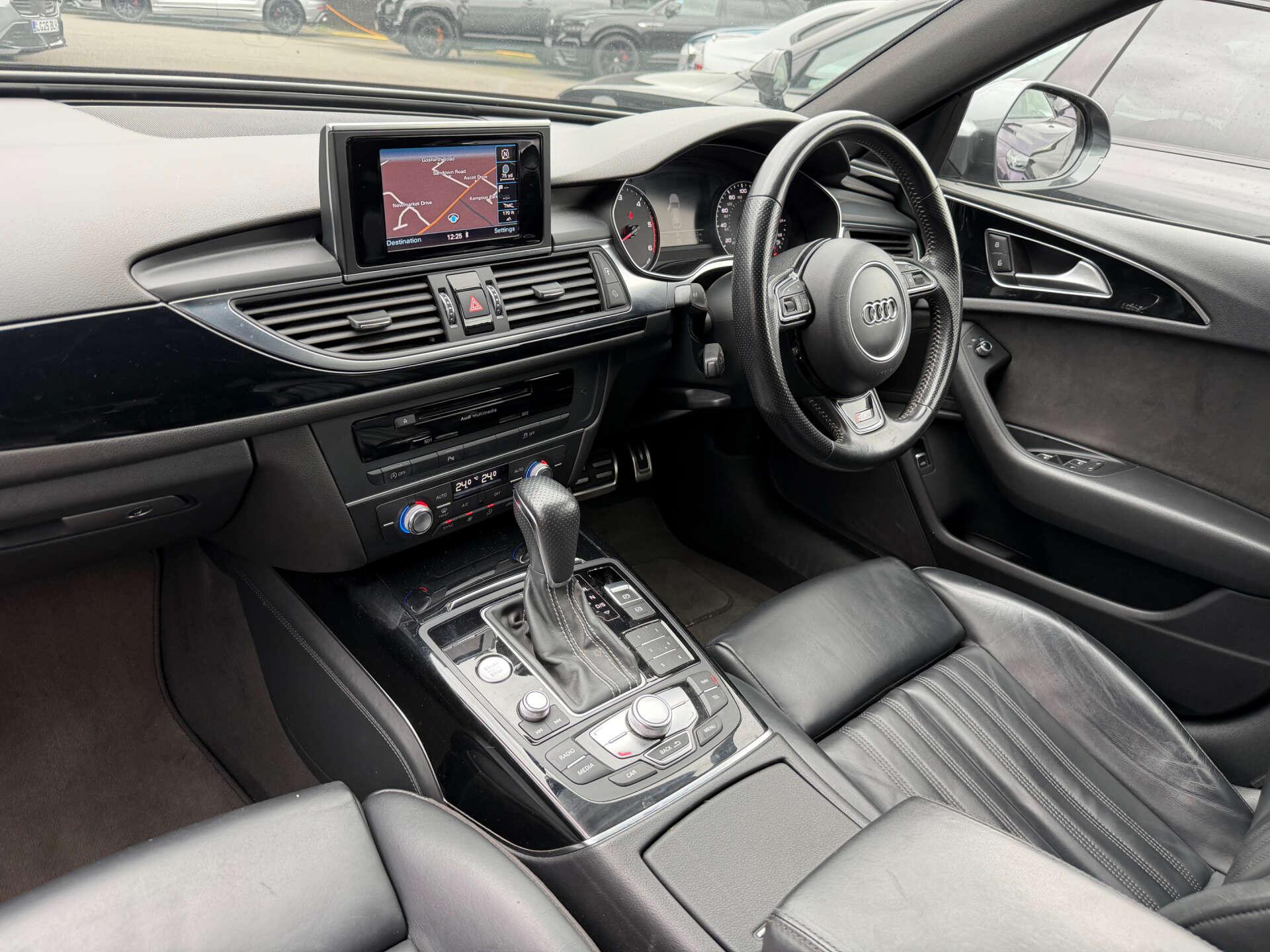 Audi A6 view 16