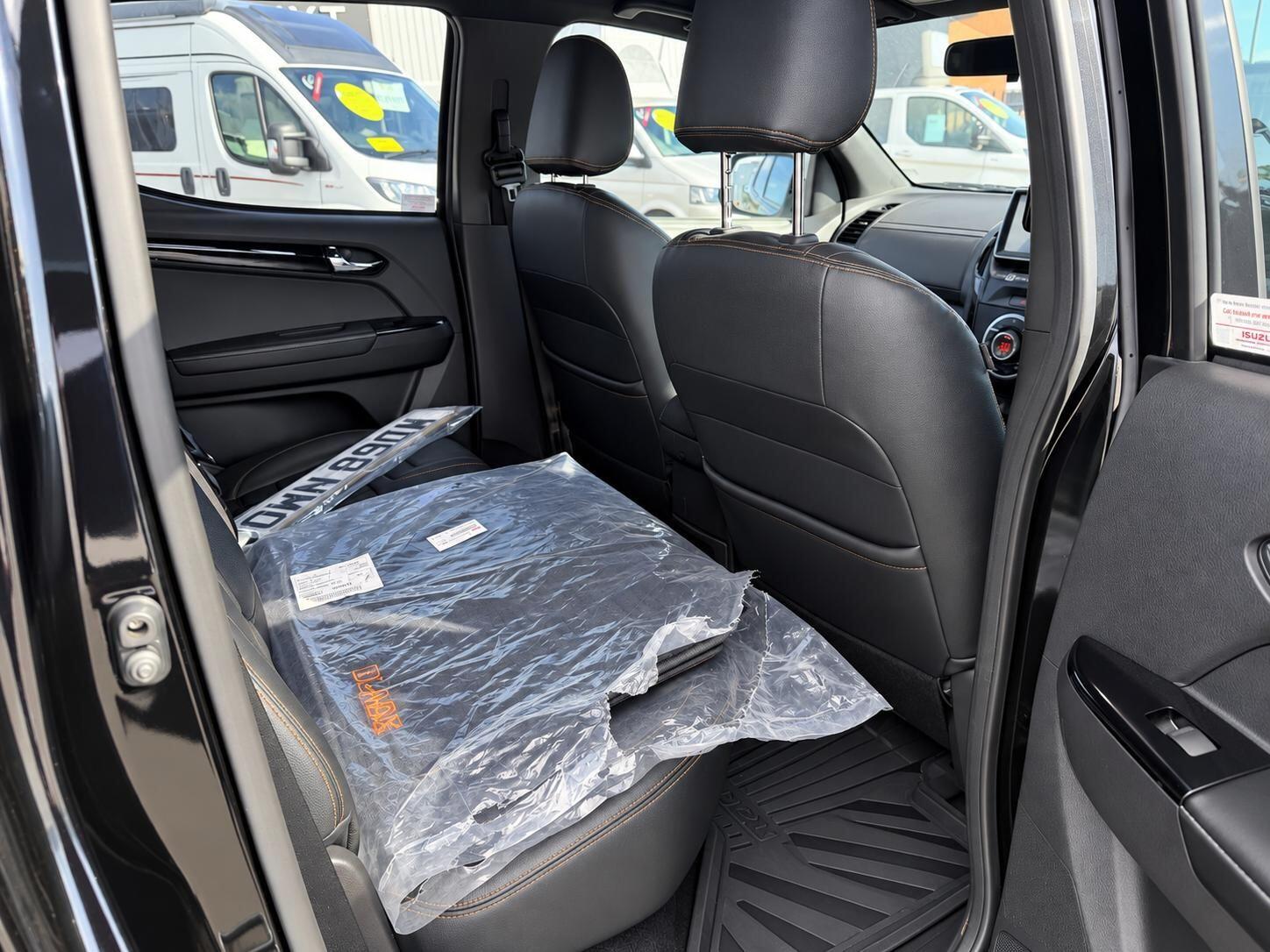 Isuzu D-Max view 14