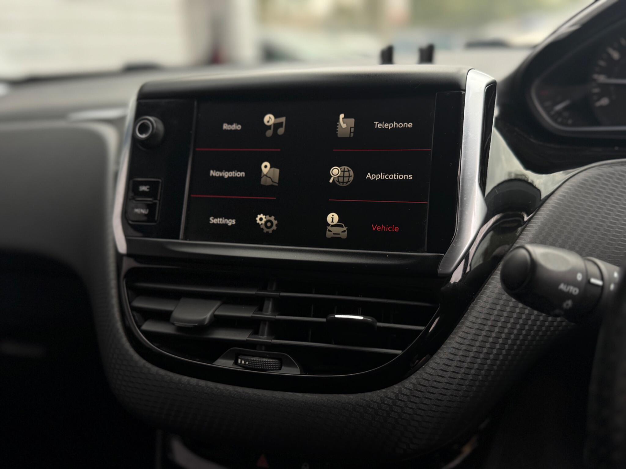 Peugeot 208 view 17