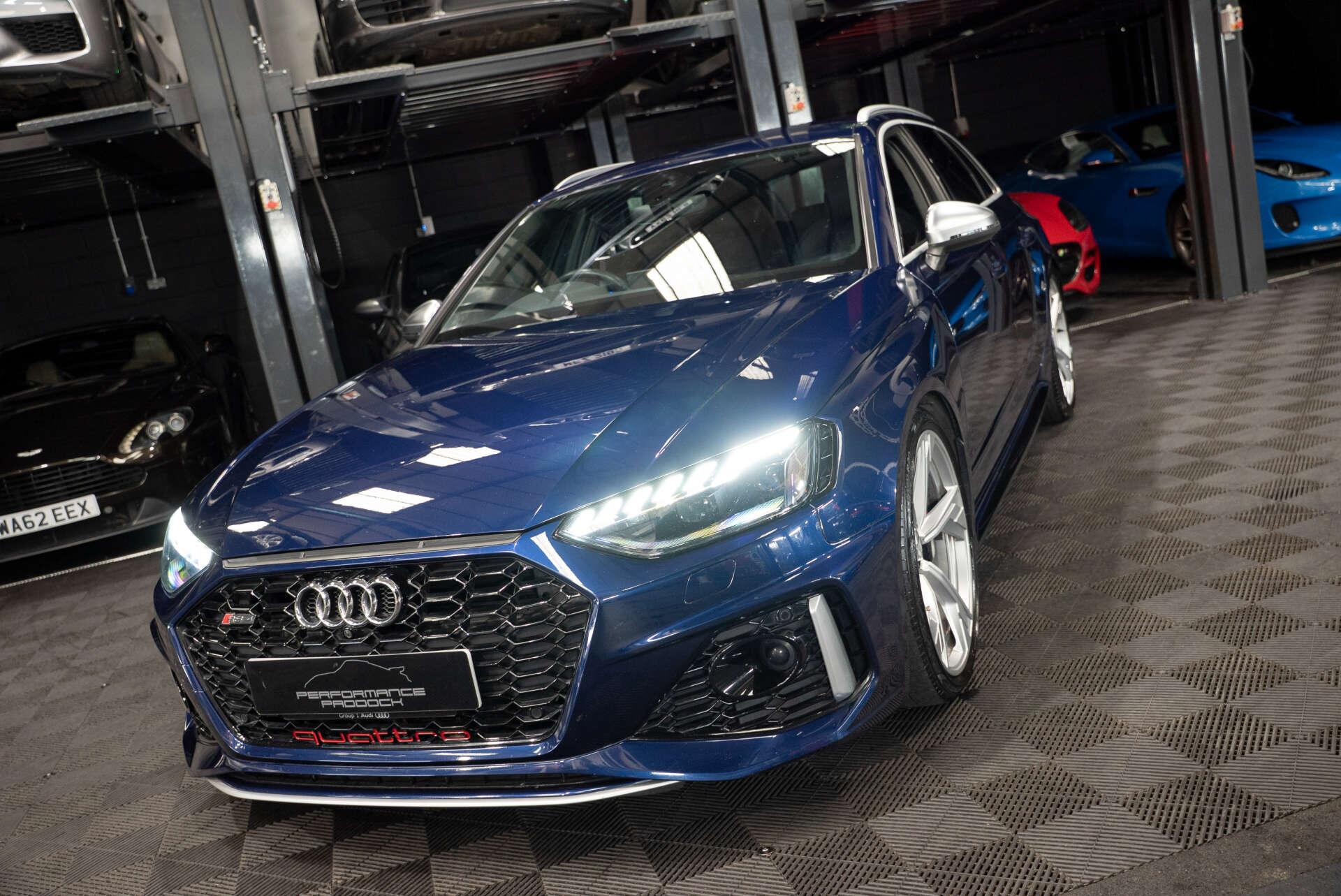 Audi RS4 Avant view 18