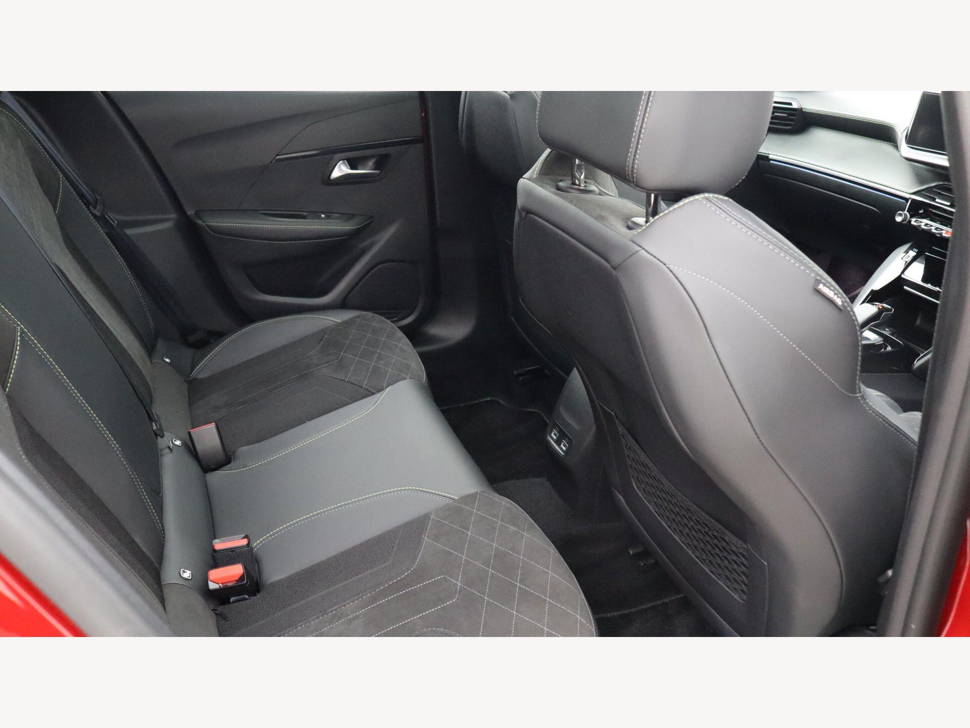 Peugeot e-208 view 9