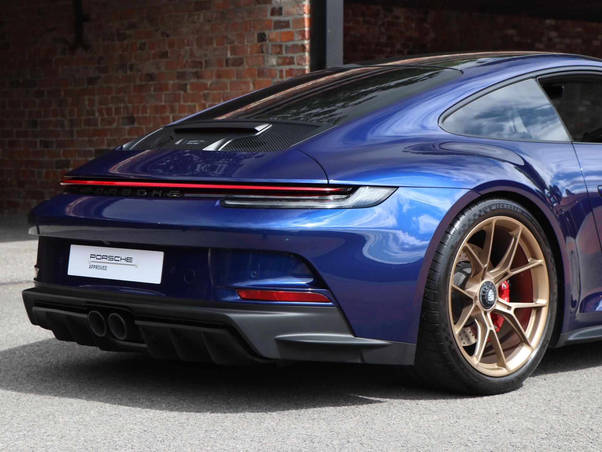 Porsche 911 view 12