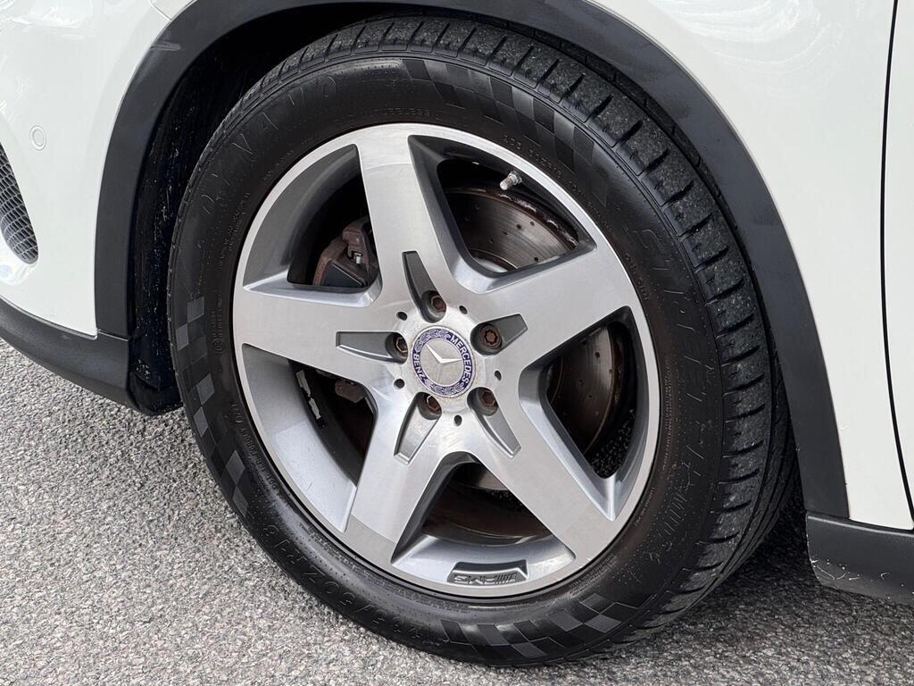 Mercedes-Benz Gla view 54