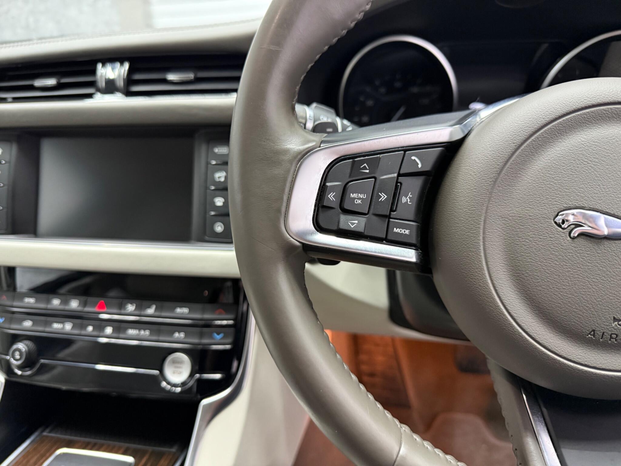 Jaguar XF view 12