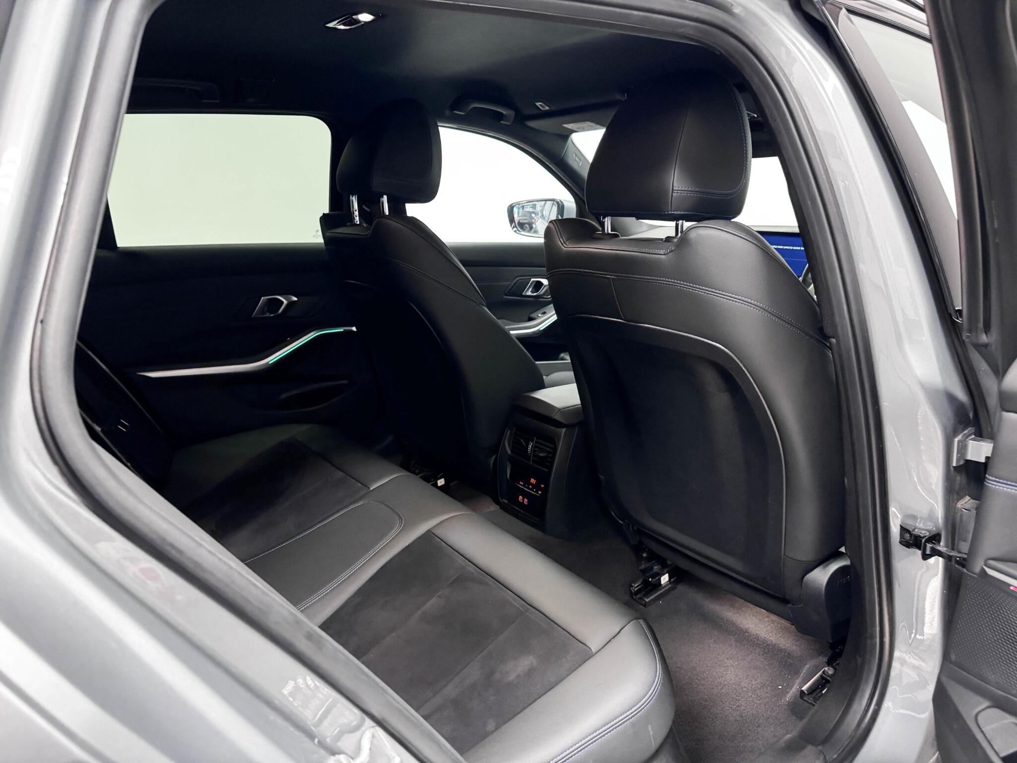 BMW 3 Series view 11