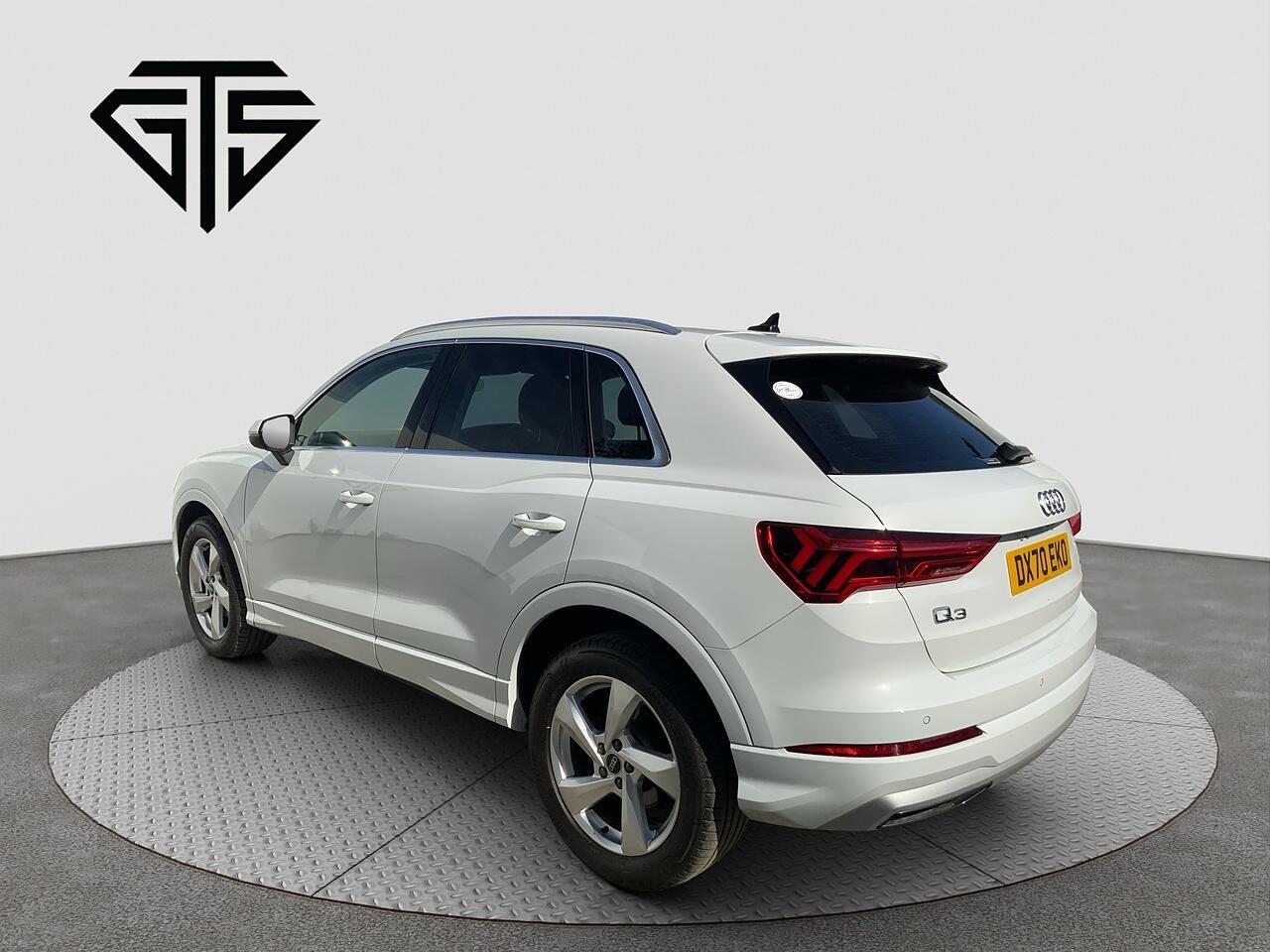 Audi Q3 view 5