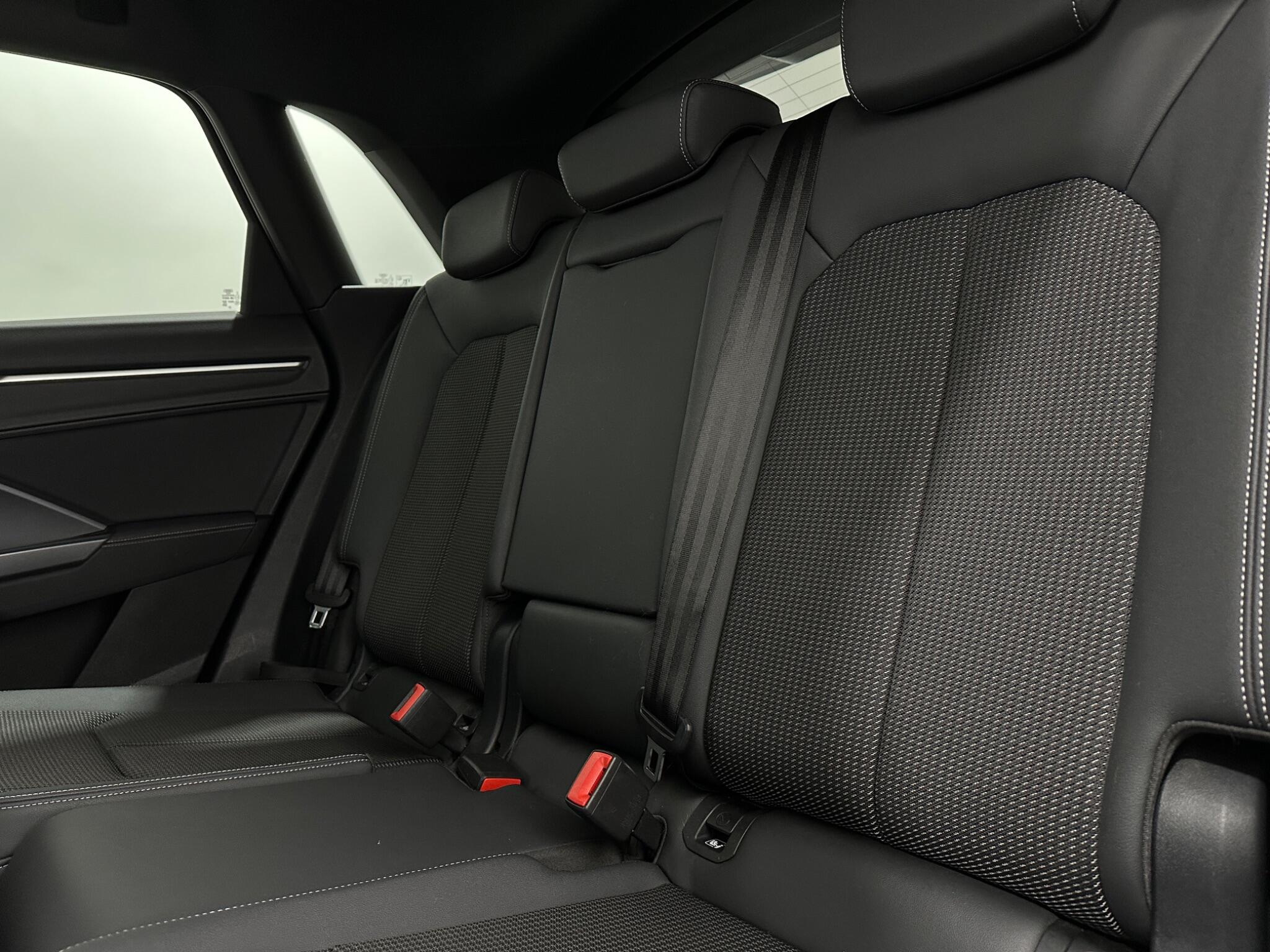 Audi Q3 view 38