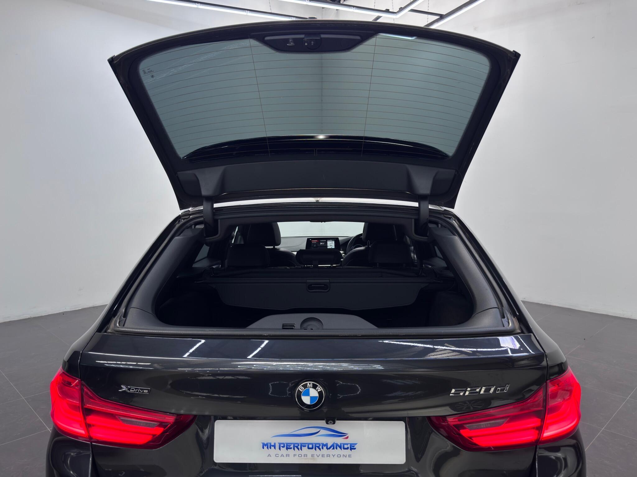 BMW 5 Series view 22