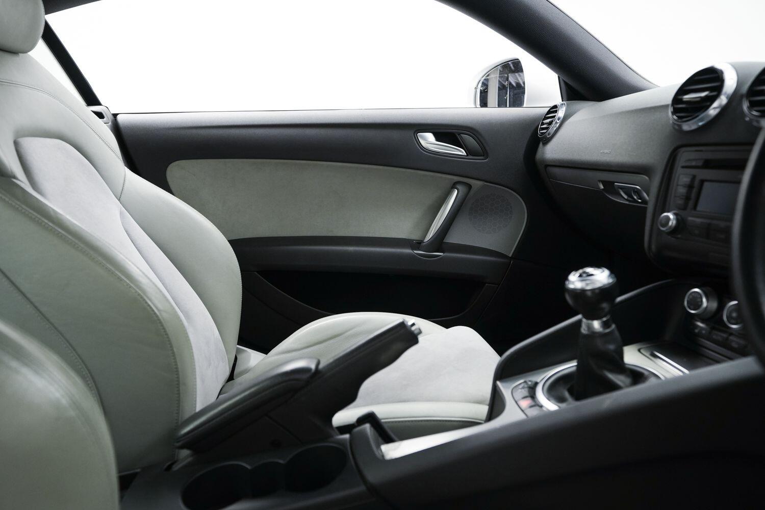 Audi TT view 11