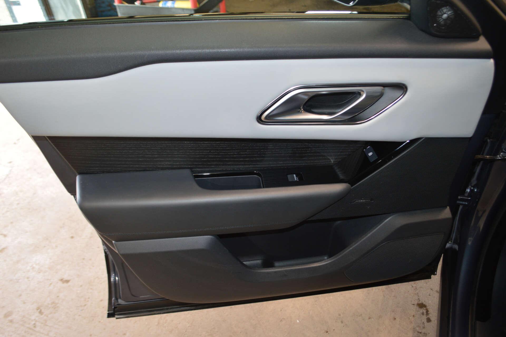 Land Rover Range Rover Velar view 30