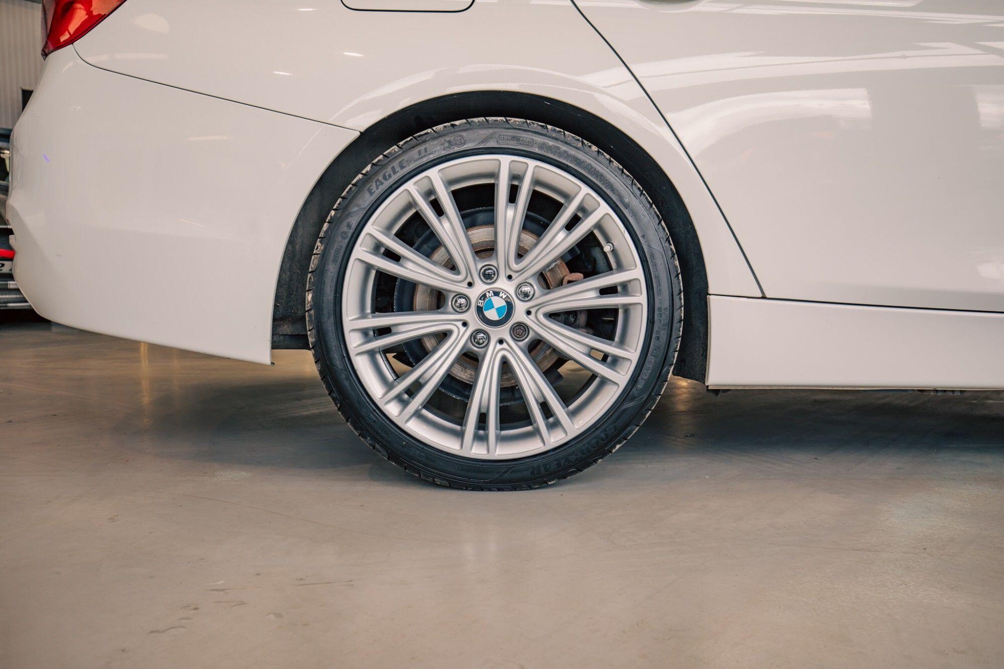 BMW 3 Series view 7