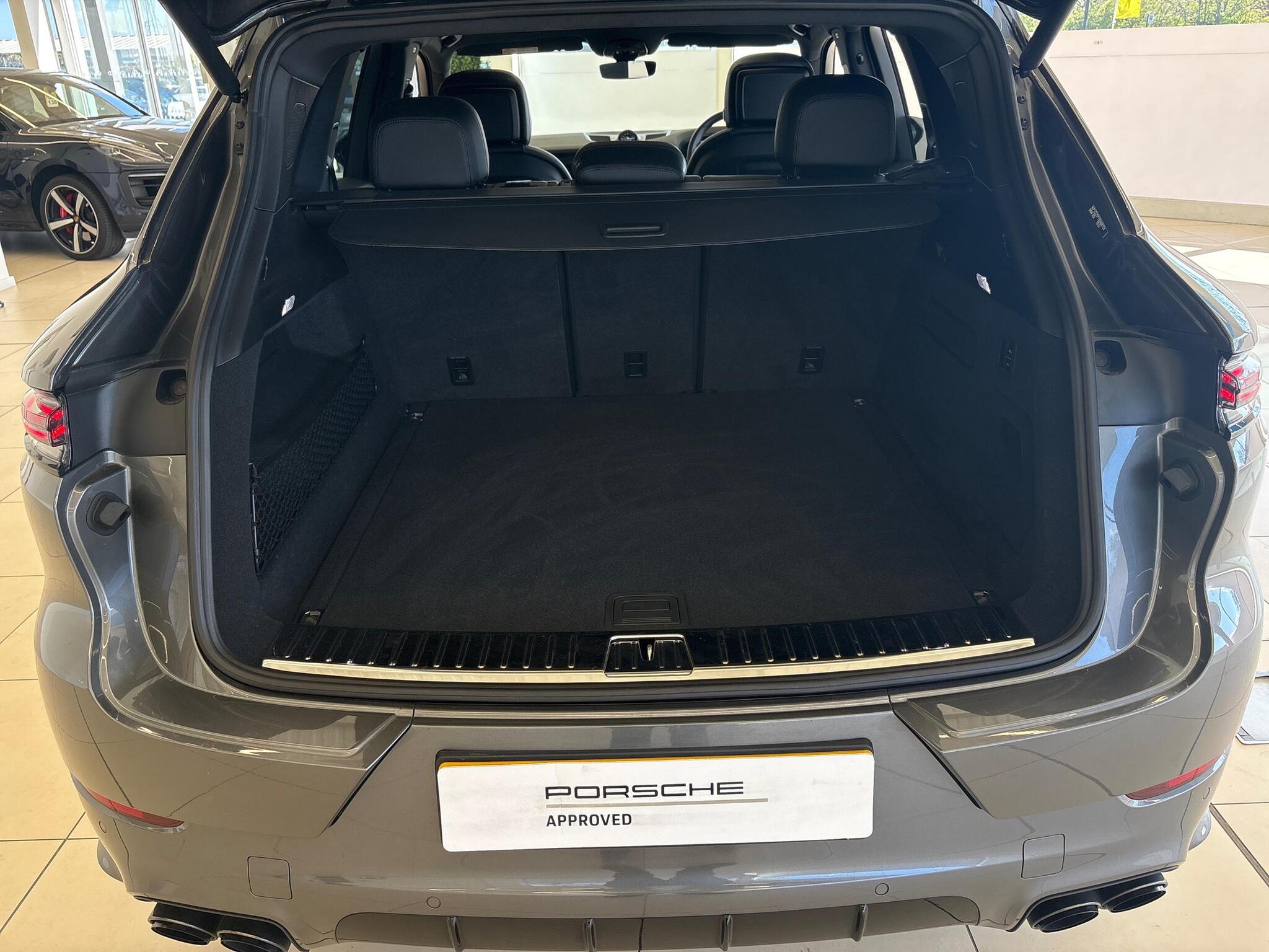Porsche Cayenne view 19
