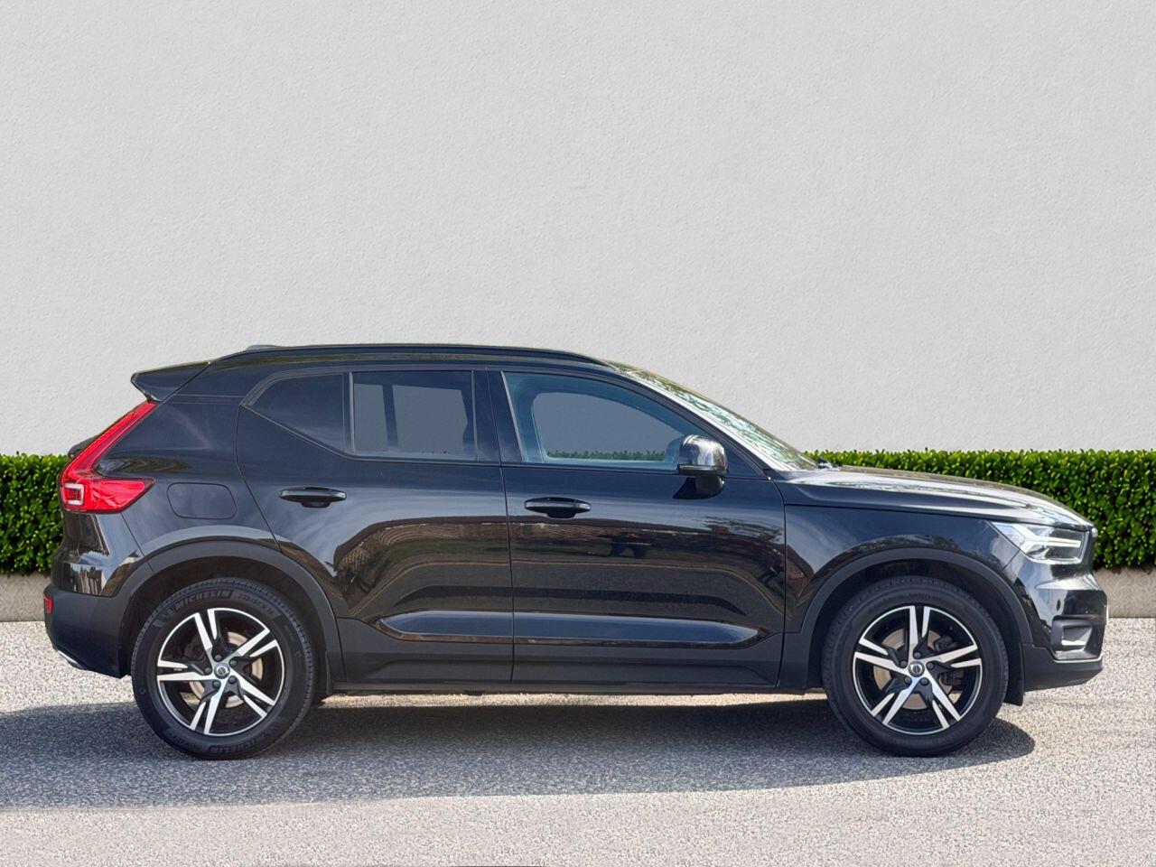 Volvo XC40 view 8