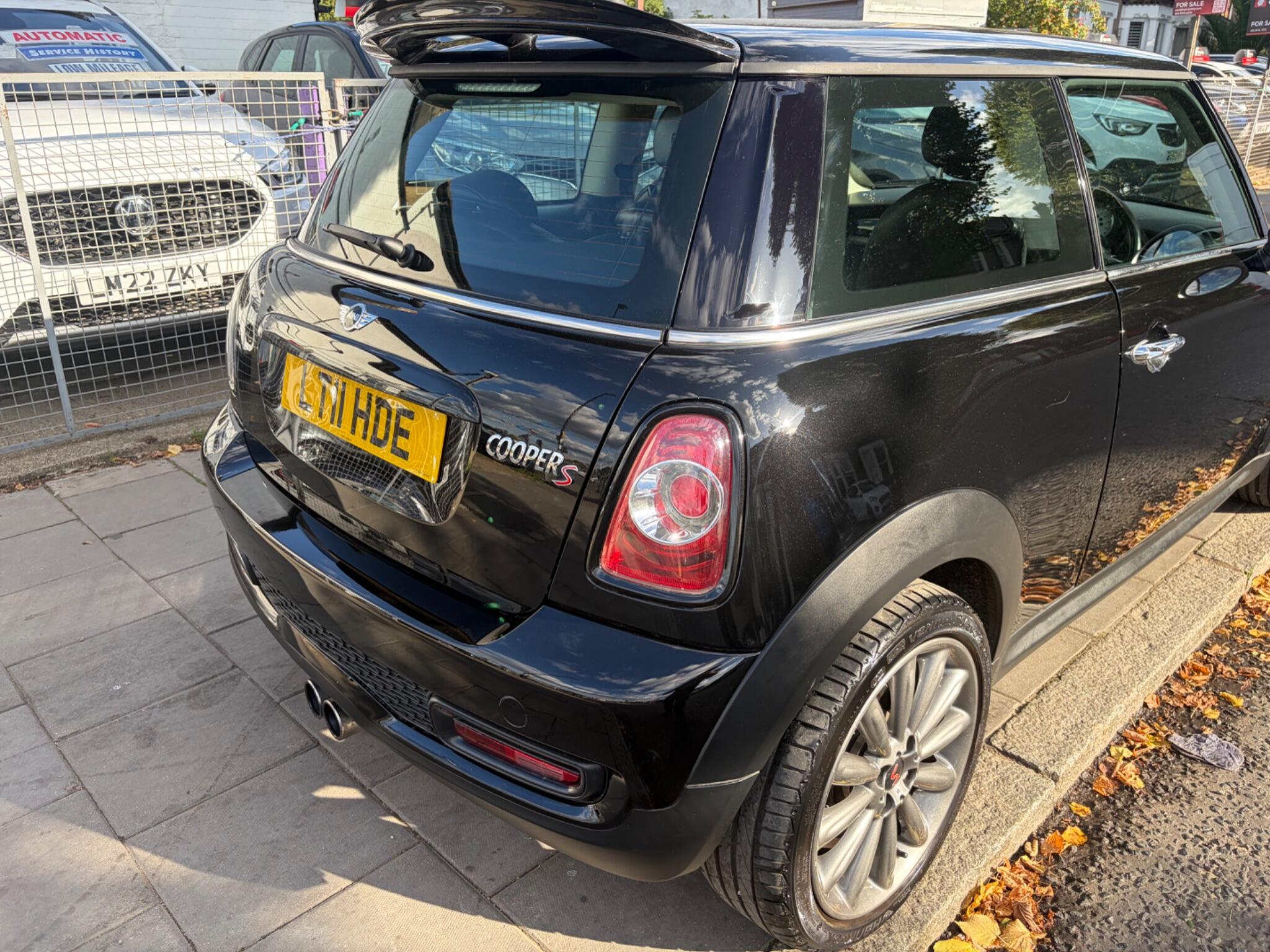Mini Hatch view 24
