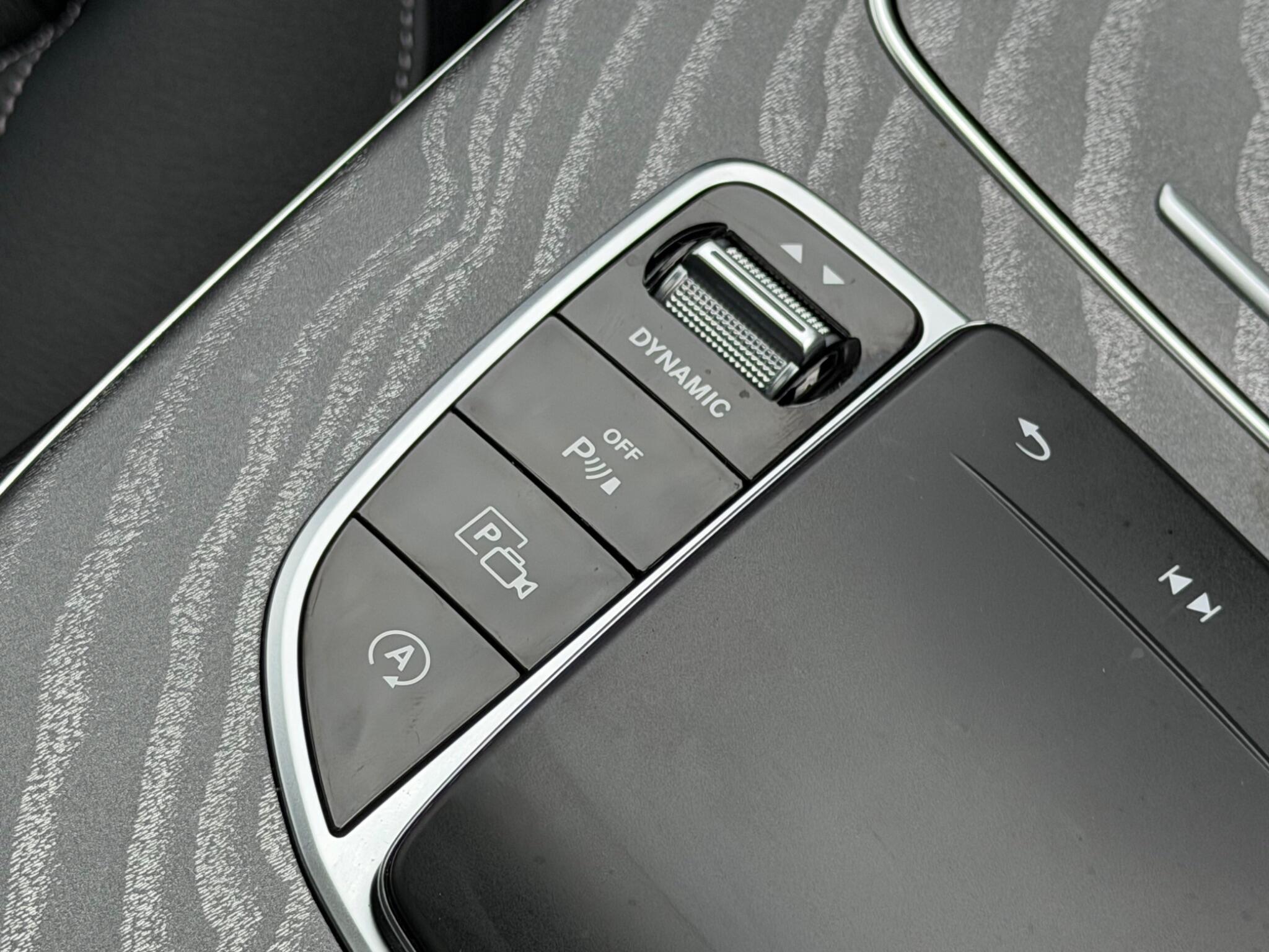 Mercedes-Benz E-Class view 44
