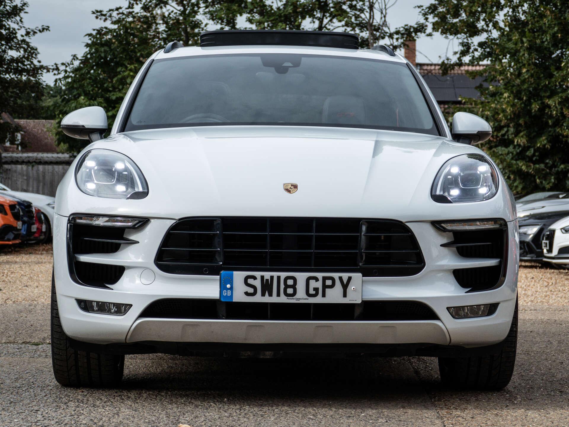Porsche Macan view 10