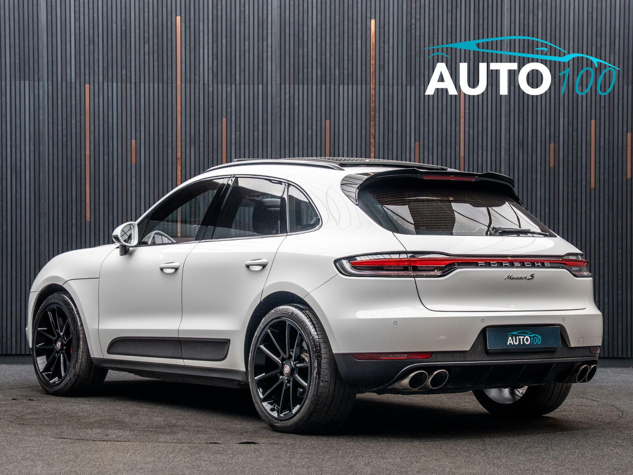 Porsche Macan view 3
