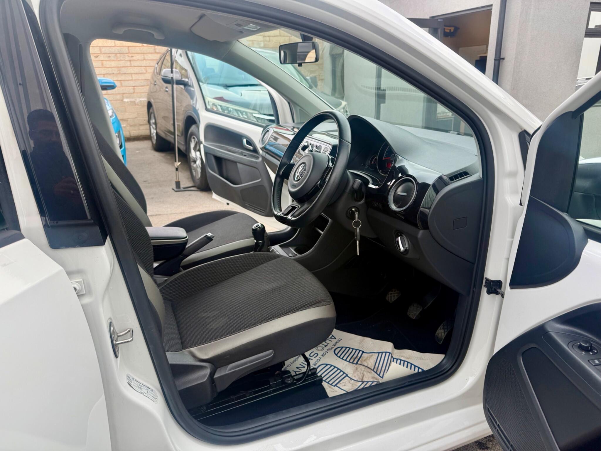 Volkswagen up! view 11