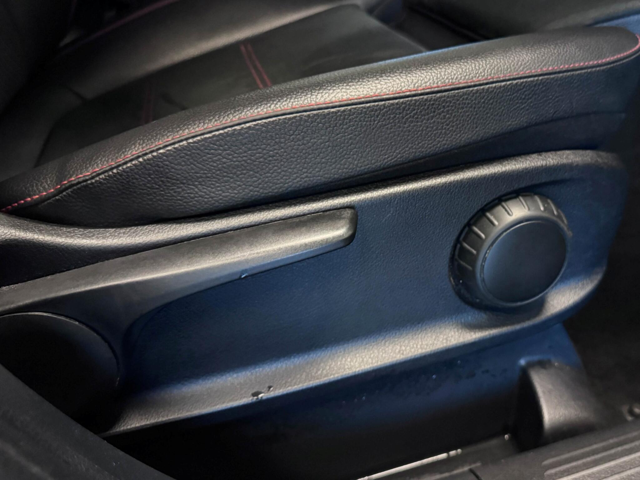 Mercedes-Benz GLB view 17
