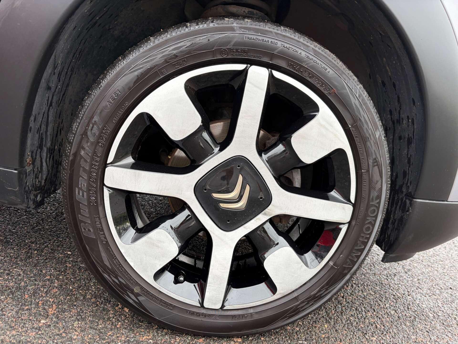Citroen C4 Cactus view 13