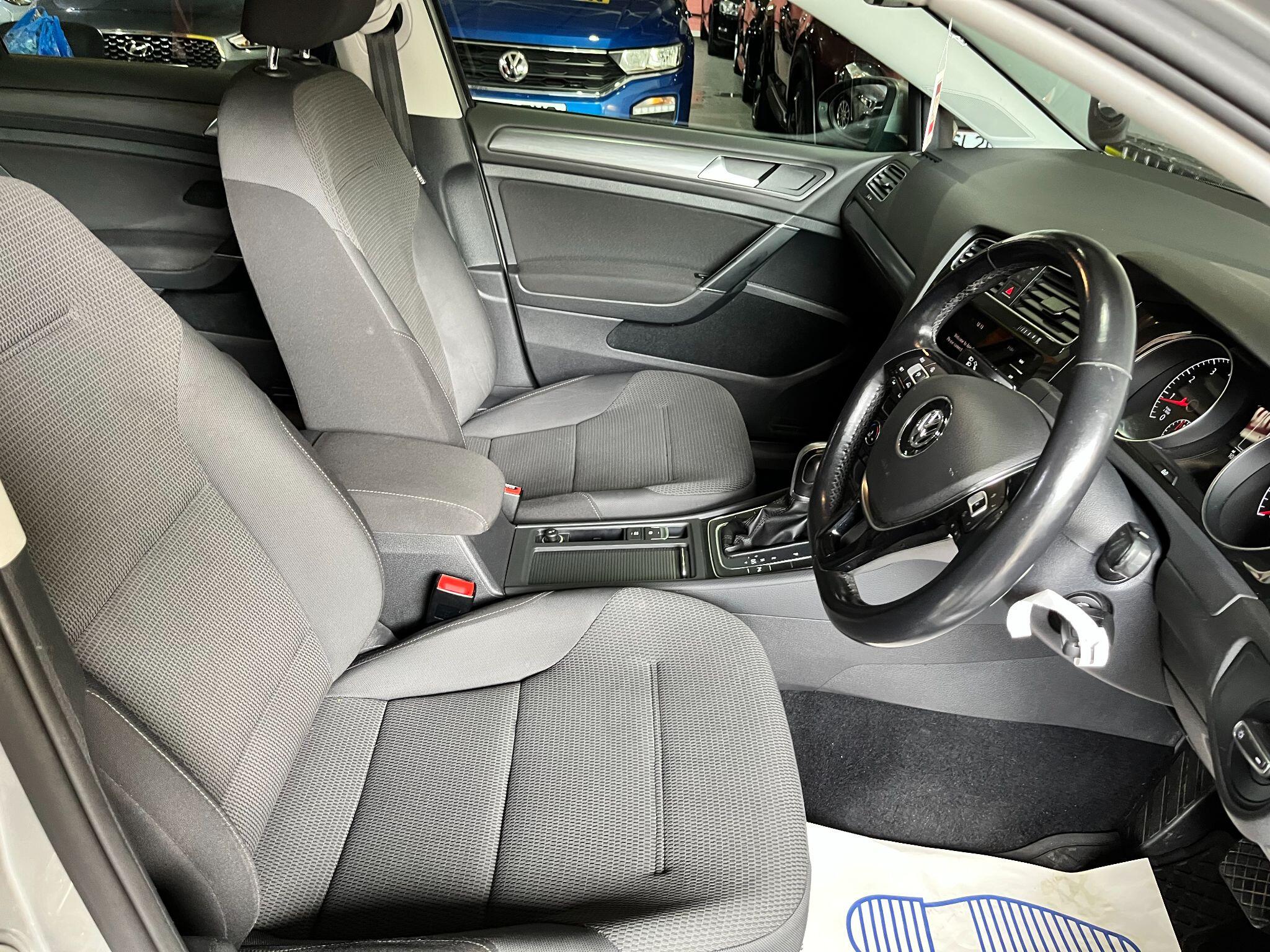 Volkswagen Golf view 28