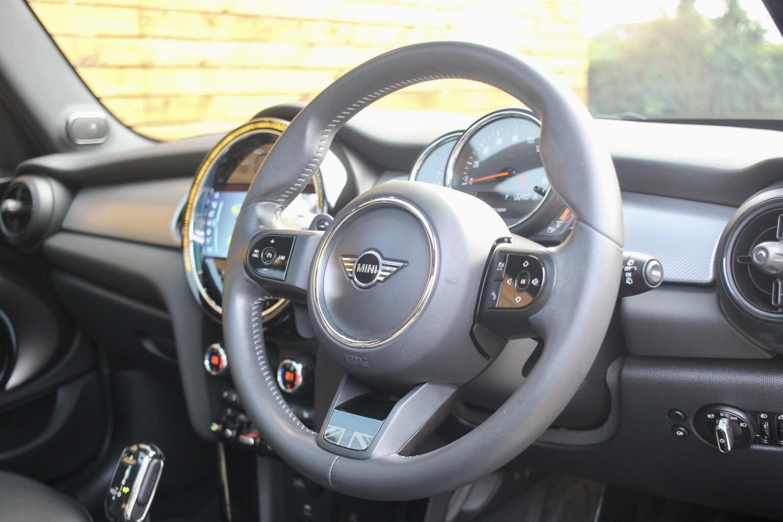 Mini Hatch view 28