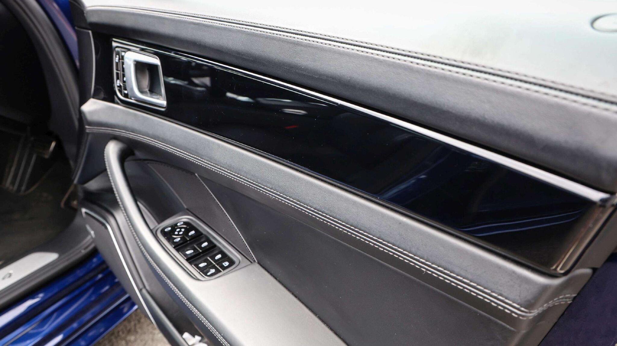 Porsche Panamera view 22