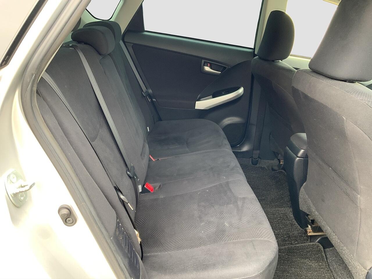 Toyota Prius view 16