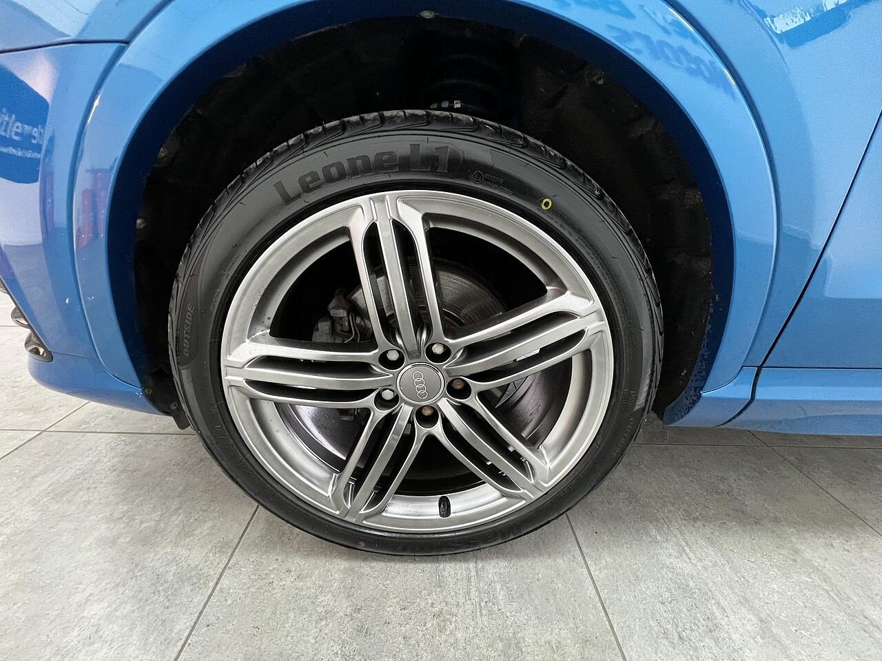 Audi Q3 view 19