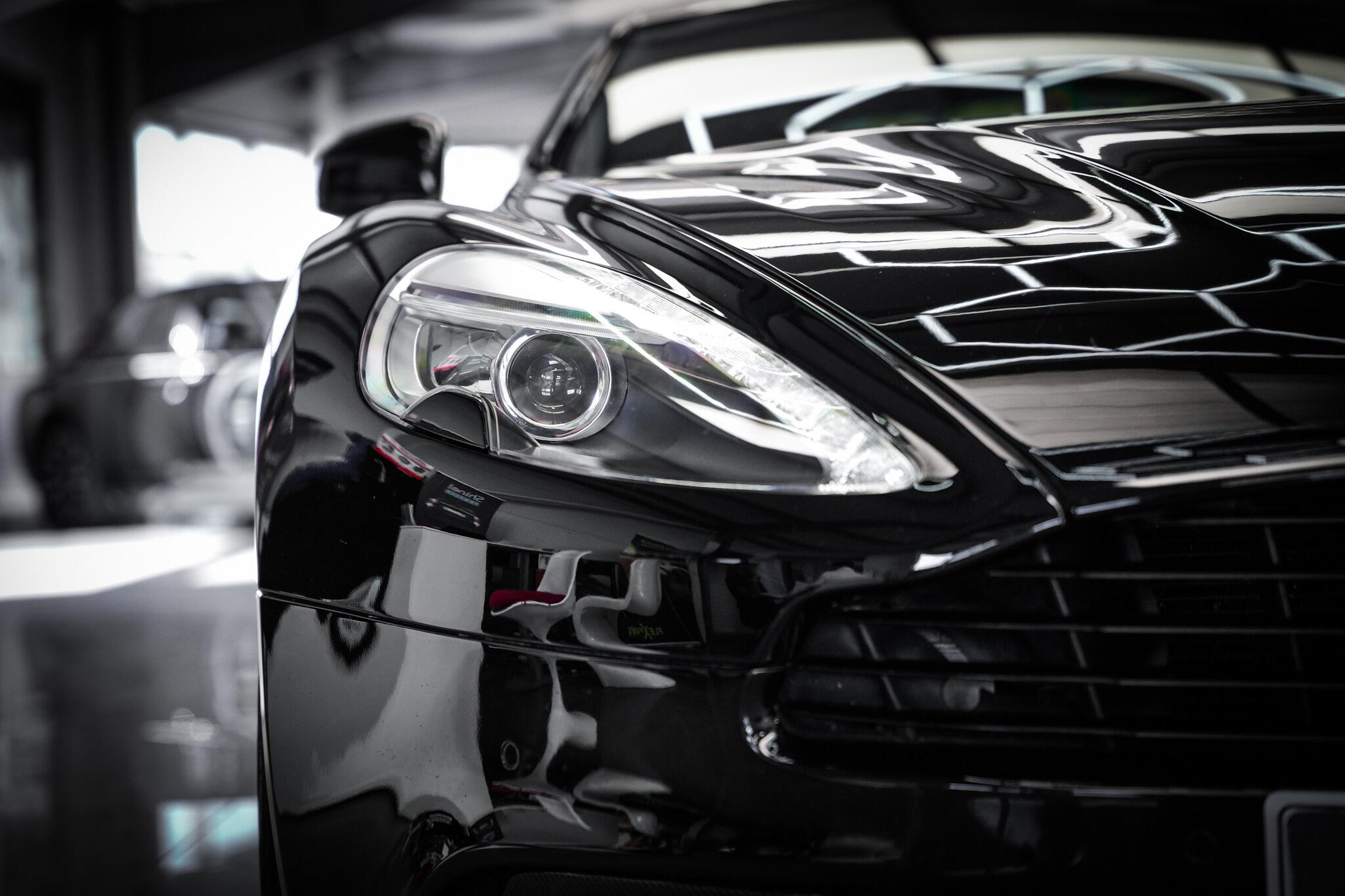 Aston Martin Vanquish view 29
