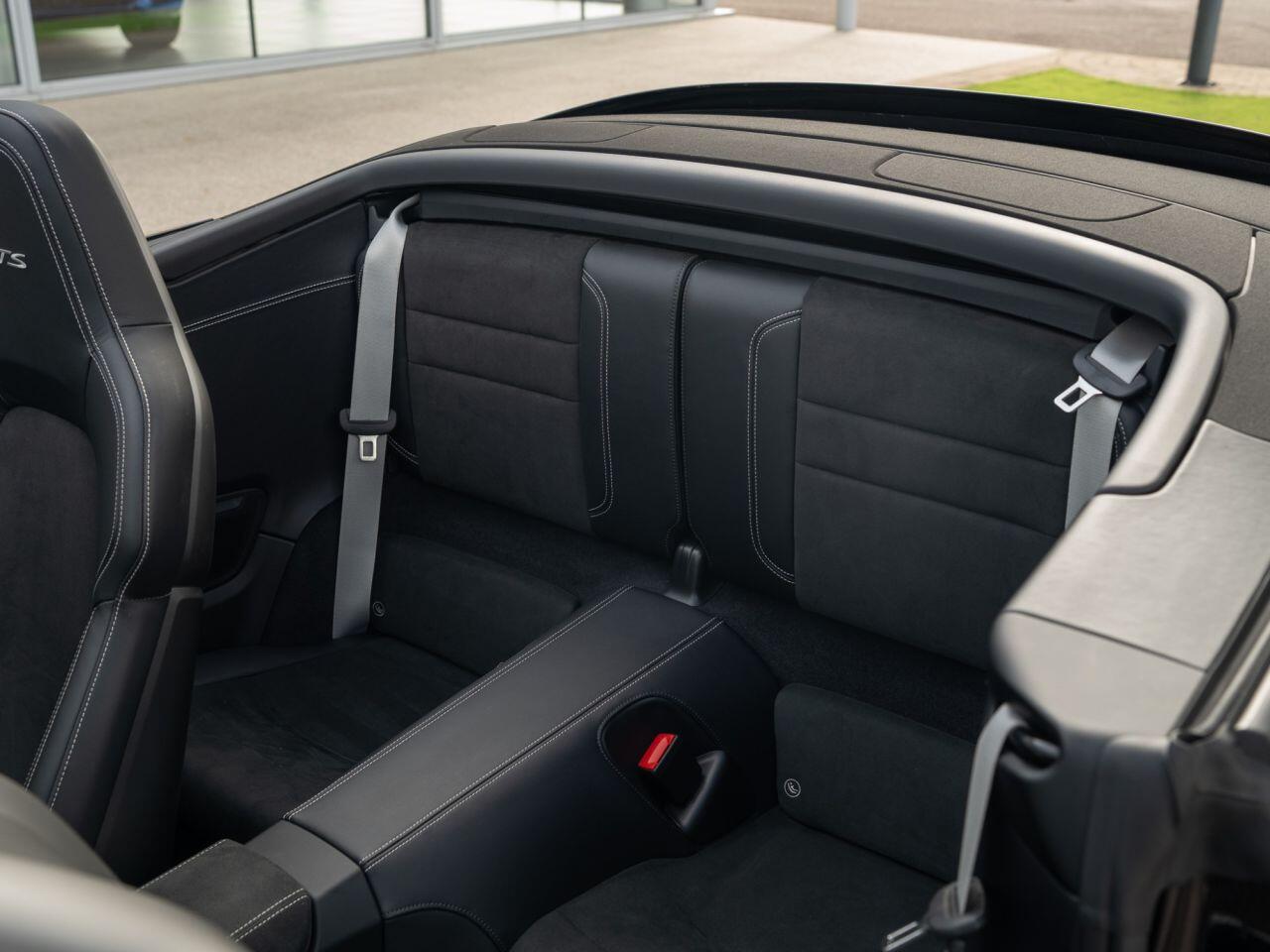 Porsche 911 view 12